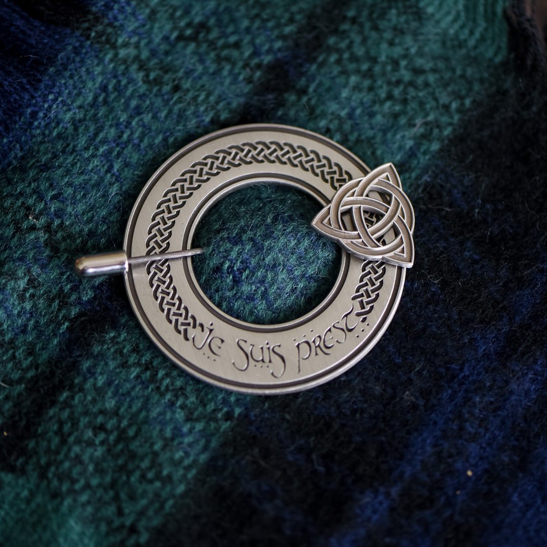 Celtic Knot Shawl Pin is a circular silver metal 3D Pin with the Motto &quot;Je suis prest&quot; from Clan Fraser