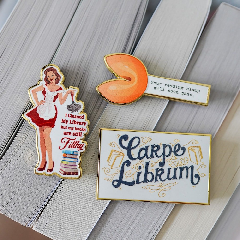 Reader magnets with books and quirky bookish quotes for book lovers